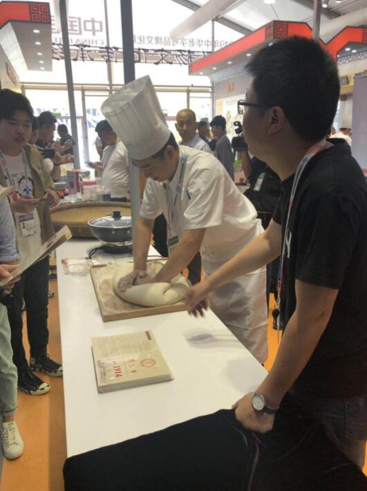 當(dāng)百年老字號(hào)遇見(jiàn)數(shù)字新科技 北京技術(shù)賦能下的經(jīng)典傳承之路